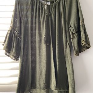 Old navy cute green V style designed top